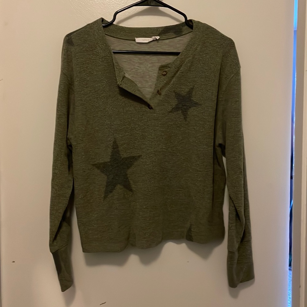 Long sleeved 1/2 button star top